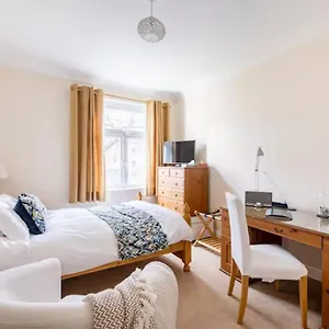 Homestay With Private Bath In Pontcanna, Cardiff